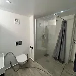 Modern House With Outdoor Area And Free Parking Διαμέρισμα