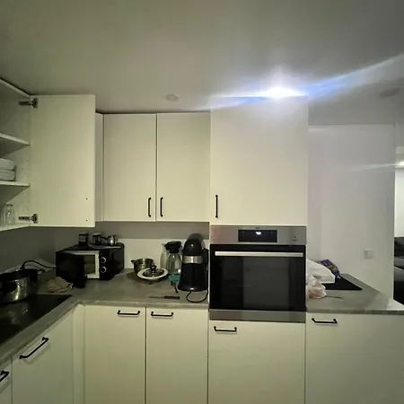 Apartment Modern House With Outdoor Area And Free Parking *