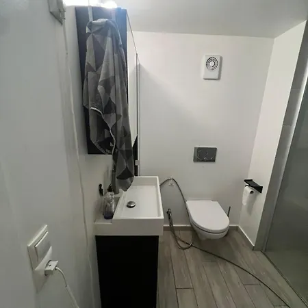 Modern House With Outdoor Area And Free Parking *