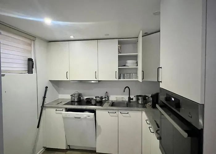 Modern House With Outdoor Area And Free Parking Apartment *