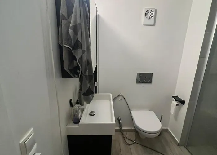 Modern House With Outdoor Area And Free Parking *