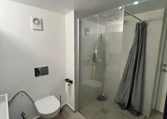 Modern House With Outdoor Area And Free Parking Apartment