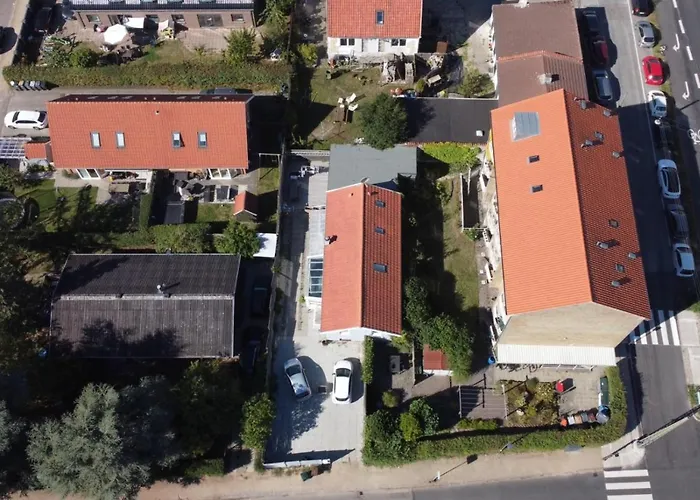 Modern House With Outdoor Area And Free Parking